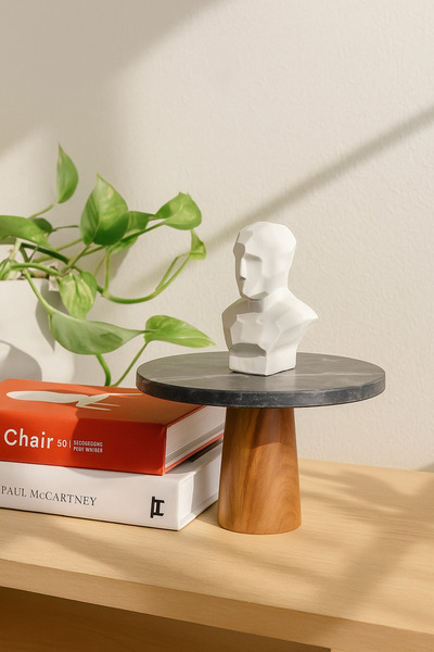 MARIA HOMES حامل ديكور من الرخام الأسود – قاعدة عرض دائرية بقاعدة خشبية