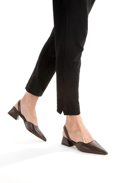 Ayakkabı Podyumum حذاء BELIZ بني اللون مفتوح من الخلف بمقدمة مدببة مغلقة وكعب...