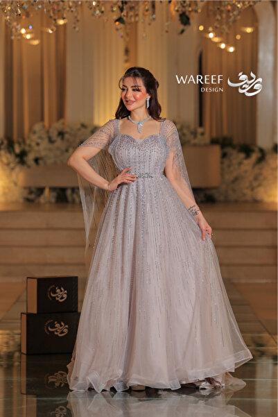 WAREEF FASHION Grayish mauve evening dress with a long back wing