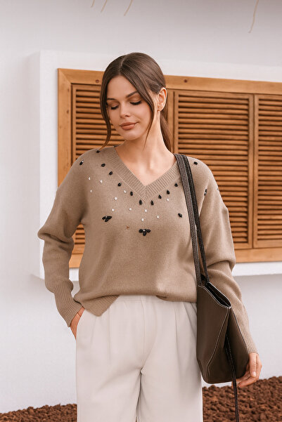 Sea Style سترة تريكو بتفاصيل خرزية وياقة على شكل حرف V