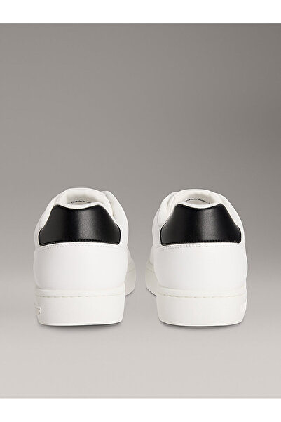 Calvin Klein Férfi bőr fűzős lapos talpú, kerek orrú, Ck mintás fehér tornacipő YM0YM01369-01W