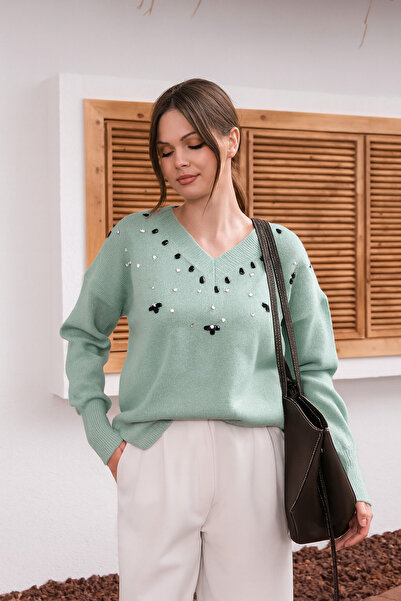 Sea Style سترة تريكو بتفاصيل خرزية وياقة على شكل حرف V