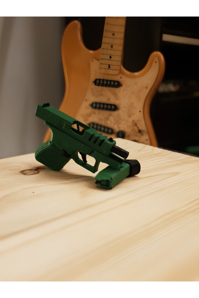 mmb Glock 43 Mini Keychain – 1:3 Scale, 90% Functional Mechanism, Collectible