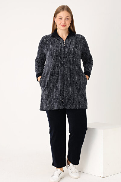 İntensive Дамски комплект от спортен екип в тъмно син цвят с дълги ръкави, джобове и цип, изработен от памучен кадиф с шарки