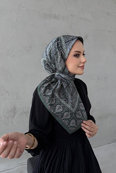 Byedauzunlar وشاح حريري من موديل إلفين بوهيم باللون الأخضر