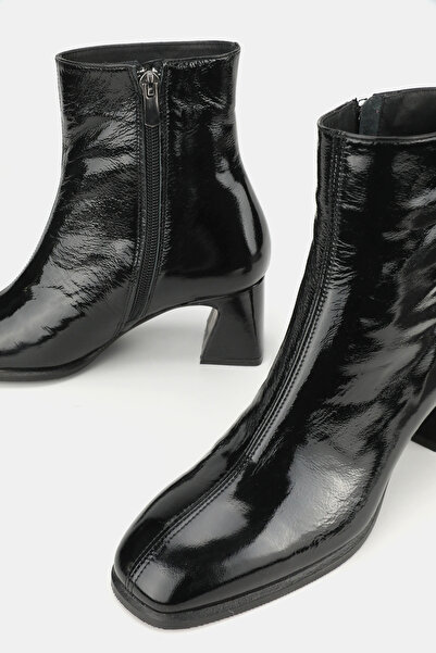 TUNAELLİ KADIN SİYAH RUGAN HAKİKİ DOĞAL DERİ 35-41 NUMARA KALIN TOPUKLU KARE BURUNLU BOT & BOOTİE