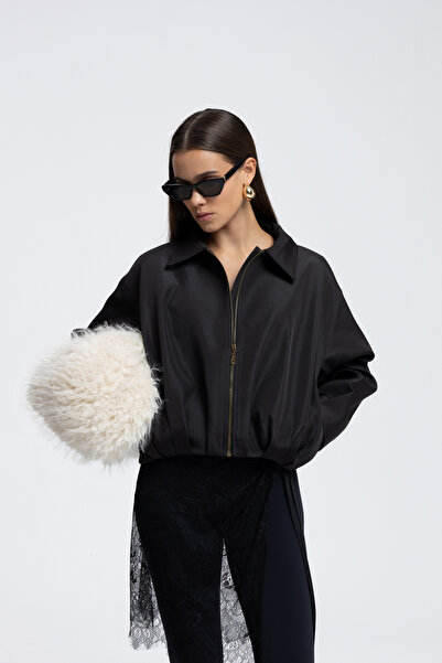 MAI STUDIOS CO. سترة أستريد موسمي القصيرة باللون الأسود