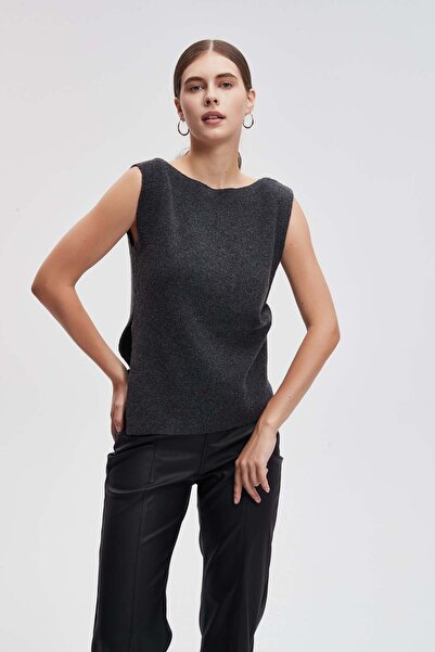 Livia سترة سادة بدون أكمام مع شق جانبي