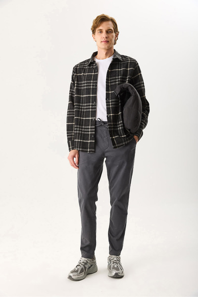 VENA Ανδρικό καρό πουκάμισο κανονικής εφαρμογής - Μαύρο