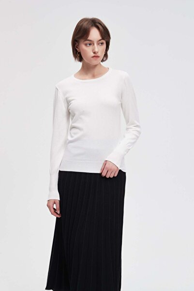 menta بلوزة سادة بأكمام طويلة ورقبة دائرية