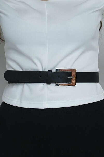 mica حزام جلدي بيج بمشبك مربع