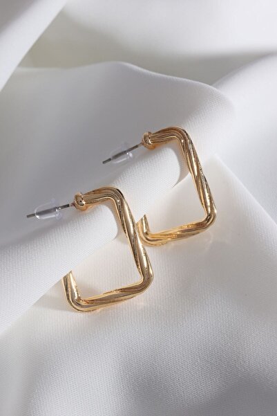 LA PERRY ACCESSORIES Vintage Square Gold Hoop Earrings