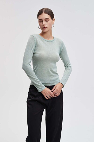 Livia Plain Woven Long Sleeve Fitted Top