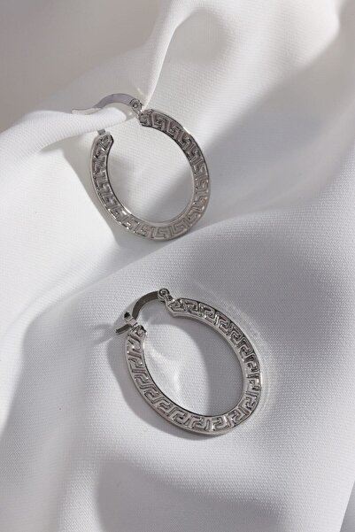 LA PERRY ACCESSORIES حلق فضي بيضاوي الشكل منقوش بتصميم عتيق