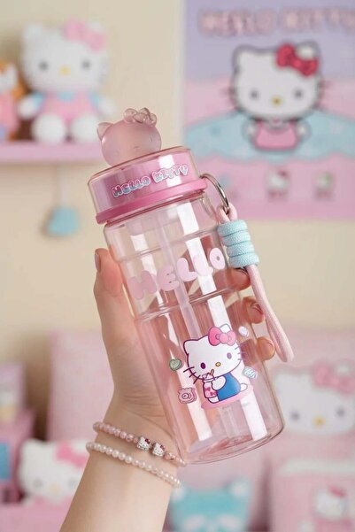 SANRIO Lisanslı Hello Kitty Tatlı Fabrikası Serisi Dekorasyonlu ve Askılı Plastik Şişe 610mL