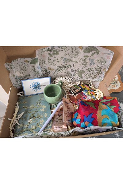 Butik İyi ki doğdun canım arkadaşım kutusu