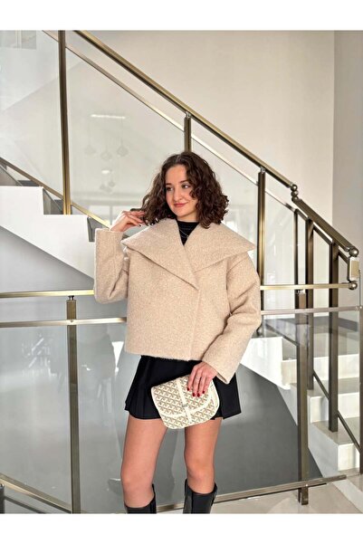 Sude Kızanlıklı Palton scurt texturat cu guler șal lat