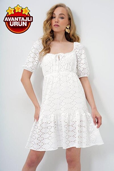 Trend Alaçatı Stili Women's White Square Neck Balloon Sleeve Guipure Mini Dre...