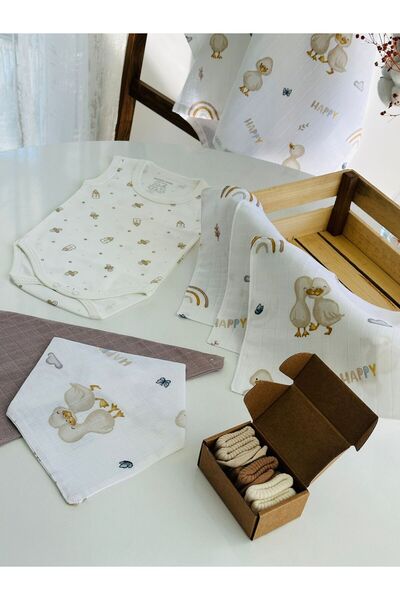 Fulya Tuhafiye Muslin & Bamboo Newborn Gift Set (Blanket, Handkerchief, Bib, Bodysuit, Socks)