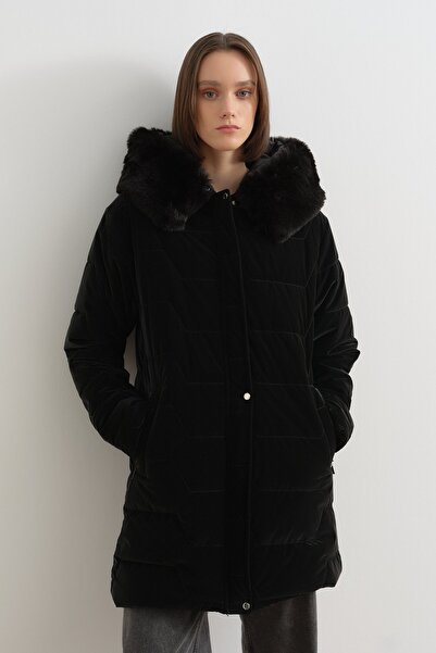 Nihan Kürk Kapşonlu Oversize Kapitone Kaban Siyah