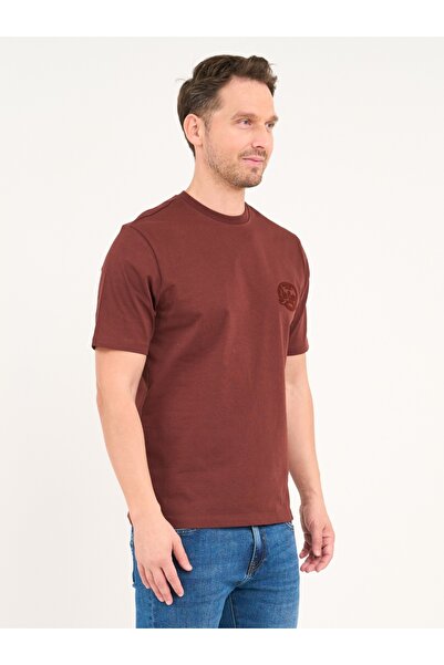 Lee Cooper Men's solid color T-shirt with logo details