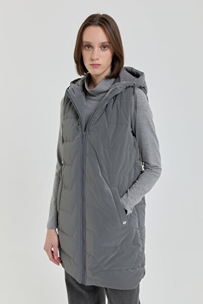 Nihan Kuşgözü Detaylı Kapitone Yelek Gri