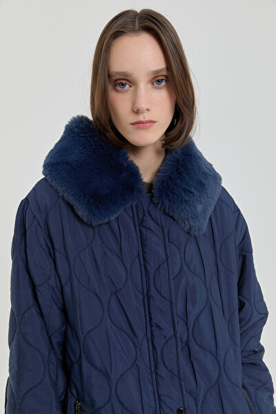 Nihan İnce Kapitone Kürk Kapşonlu Kap Lacivert