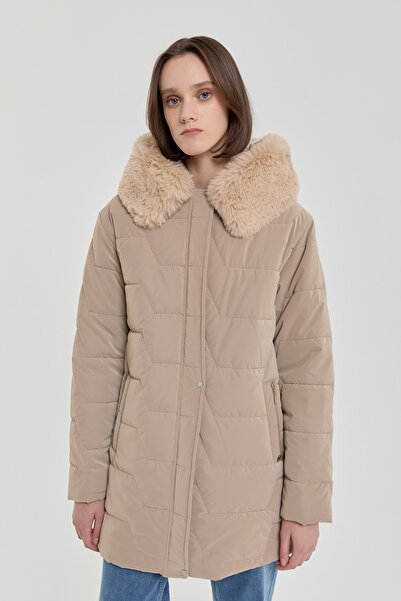 Nihan Kürk Kapşonlu Oversize Kapitone Kaban Bej