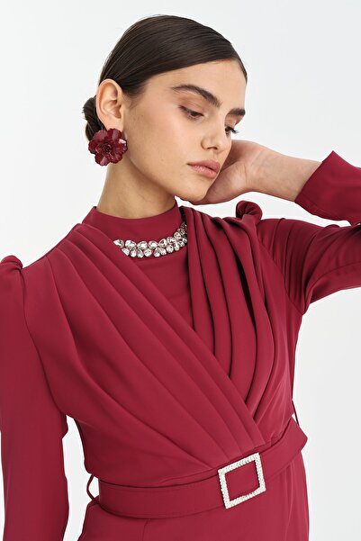 Nihan Yakası Taşlı Kemerli Elbise Bordo