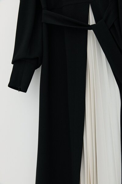 Nihan Büyük Beden Yakası Parlak Taşlı Elbise Siyah