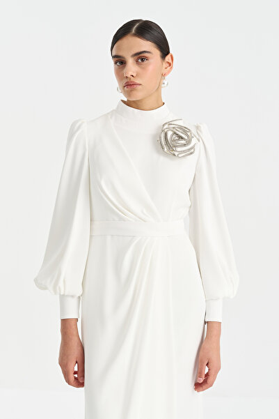 Nihan Yakası Taşlı Çiçek Detaylı Elbise Ekru