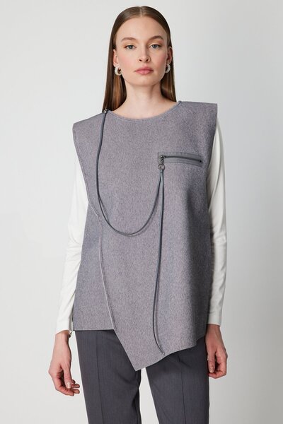 ON Fermuar Detaylı Aksesuarlı Süveter