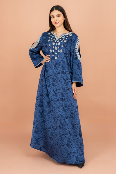 IKKXA جلابية كلاسيكية مطبوع بأكتاف مكشوفة وتصاميم كريستالية