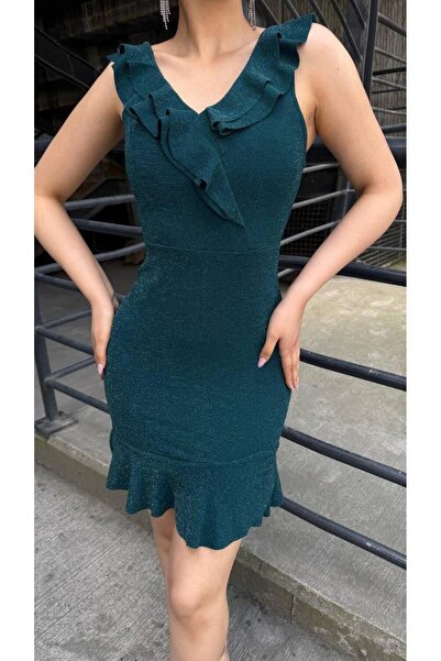 Modafeminen Glitter Crepe Dress with Thick Straps, Ruffled Neckline and Hem Zümrüt 581310