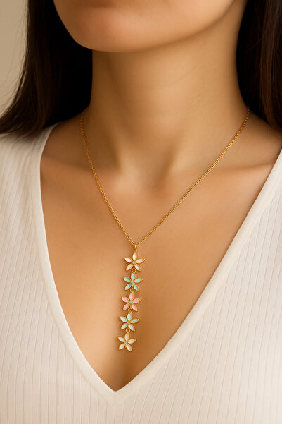 eternatakı قلادة نسائية بتفاصيل زهرية بألوان الباستيل - مجموعة إيترنا سوفت ها...