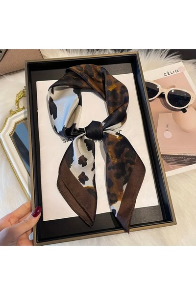 Accessories وشاح نسائي أنيق بنمط الفهد البني من هاي، بمظهر حريري