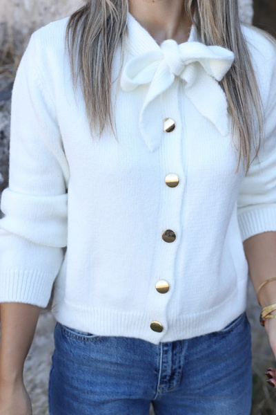 bytugcekaya Ζακέτα με χρυσά κουμπιά σε λευκό τυπικό μέγεθος