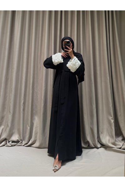 BYAYSEKORKUT Black Abaya with Rose Detail on the Sleeves