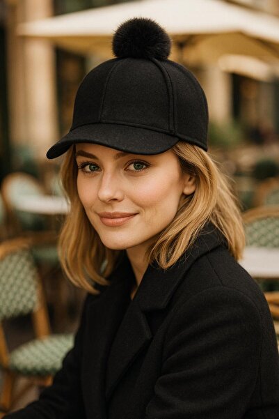 MARBERRY Șapcă neagră cu pompon pentru femei