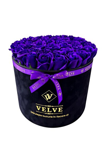 velve Aranjament Floral Majestic Purple, cu trandafiri din sapun, in cutie ne...