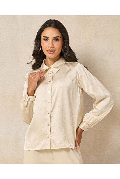 REDTAG قميص ساتان مزين بأحجار حرارية للنساء باللون البيج