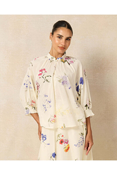 REDTAG بلوزة نسائية بيضاء من القطن مطبوع زهور مع أزرار ثلاثية الأبعاد