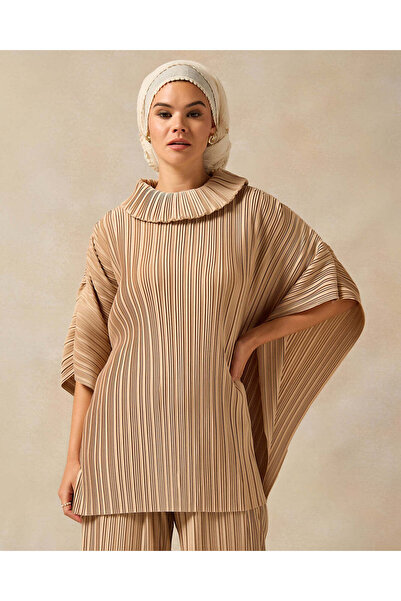 REDTAG بلوزة نسائية بيج مطوية برقبة عالية