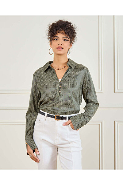 REDTAG بلوزة نسائية من قماش الجاكار باللون الزيتوني بأزرار