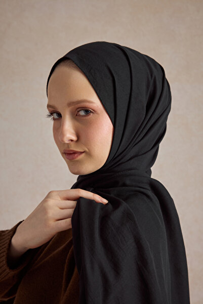 Qef Organic Crash Shawl Black