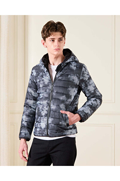 REDTAG سترة منفوخة مطبوع باللون الأسود للأولاد الكبار