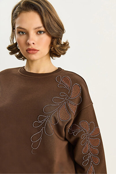 Bianco Lucci Γυναικείο φούτερ με λαιμόκοψη με λουλούδια και κέντημα με χάντρες 1562 60283633