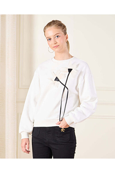 REDTAG سويت شيرت أبيض مزين بالورود للفتيات الكبيرات