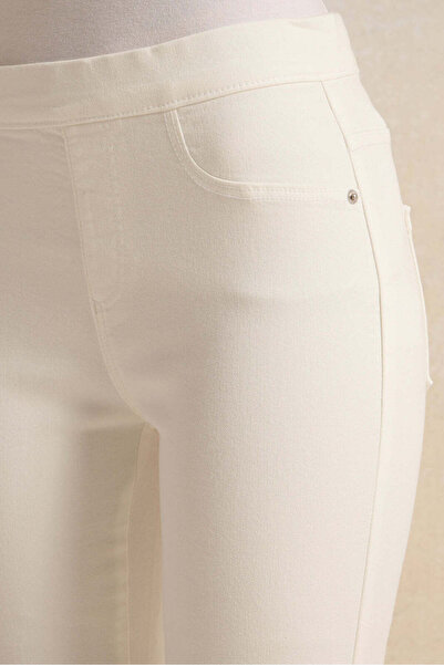 REDTAG Women Ivory Solid Knit Jegging