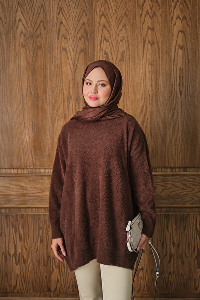 LOCCO Дамски пуловер с голям размер и плюшена материя, кафяв